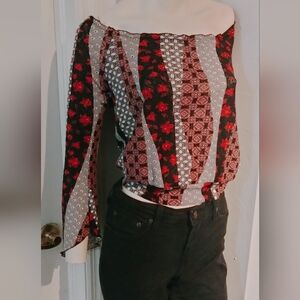 Vintage Y2K Wetseal Medium off-shoulder Top Long Angled Bell-Bottom Sleeves